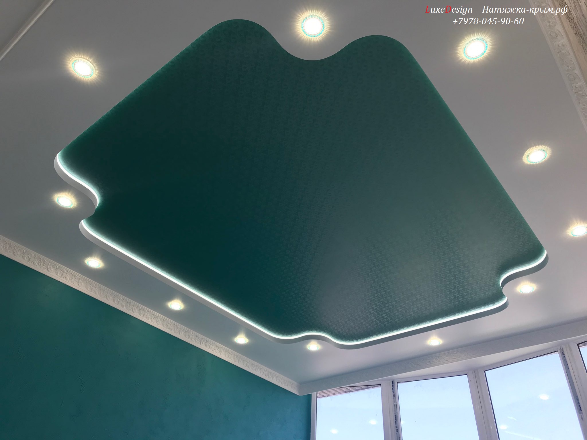 многоуровневый фактурный натяжной потолок с подсветкой